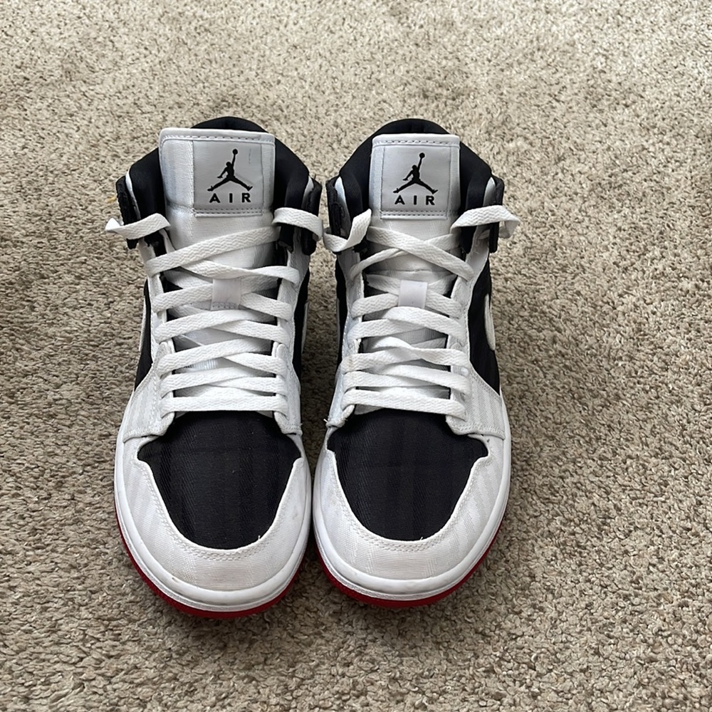 Limited Edition Air Jordan’s😍😍 - Picture 2 of 3